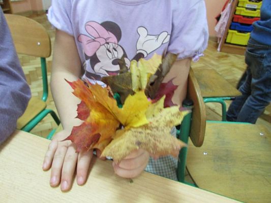 Grafika #40: 20.10.2015-Warsztaty plastyczne pn."Jesienne bukiety z liści"