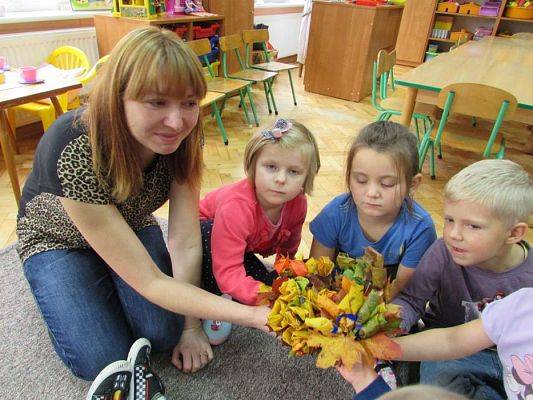 Grafika #45: 20.10.2015-Warsztaty plastyczne pn."Jesienne bukiety z liści"