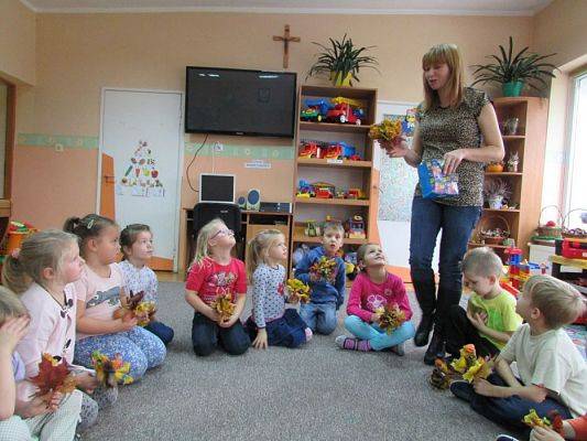 Grafika #48: 20.10.2015-Warsztaty plastyczne pn."Jesienne bukiety z liści"