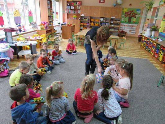 Grafika #49: 20.10.2015-Warsztaty plastyczne pn."Jesienne bukiety z liści"