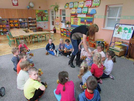 Grafika #50: 20.10.2015-Warsztaty plastyczne pn."Jesienne bukiety z liści"