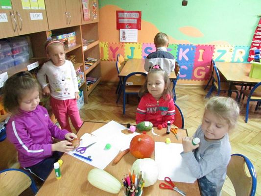 Grafika #6: "Jarzynowe kukiełki" - zabawy głosem