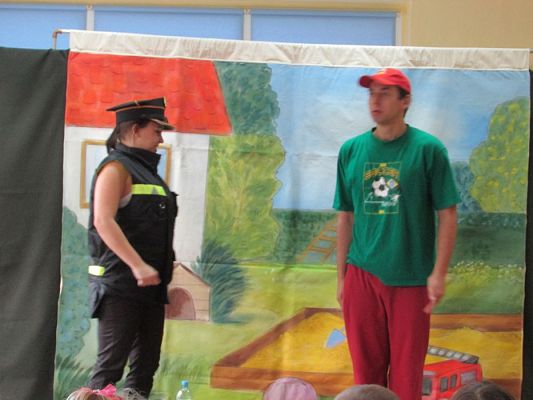 Grafika #8: 12.10.2015 - Przedstawienie teatralne pt. "Wojtek strażak"