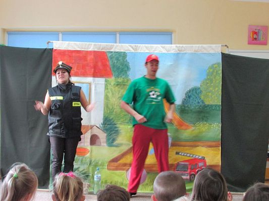 Grafika #9: 12.10.2015 - Przedstawienie teatralne pt. "Wojtek strażak"