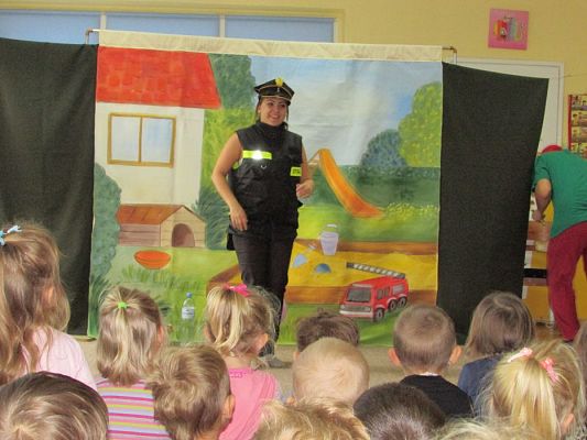 Grafika #10: 12.10.2015 - Przedstawienie teatralne pt. "Wojtek strażak"