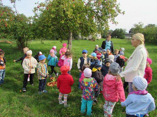 Grafika #12: 23.09.2015 - Wycieczka do sadu