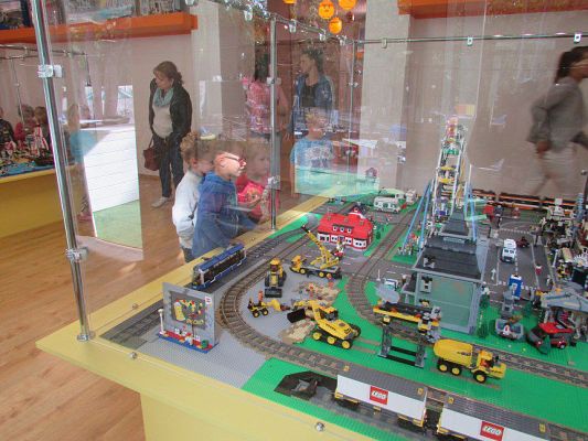 Grafika #28: 11.09.2015 - Interaktywna wystawa klocków Lego w Łebie