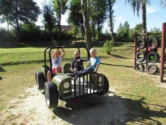 Grafika #0: Pierwsze dni w przedszkolu -zabawy w ogrodzie przedszkolnym