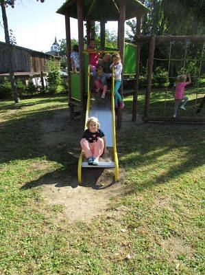 Grafika #8: Pierwsze dni w przedszkolu -zabawy w ogrodzie przedszkolnym