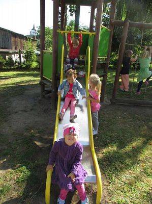 Grafika #10: Pierwsze dni w przedszkolu -zabawy w ogrodzie przedszkolnym