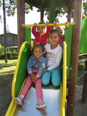 Grafika #12: Pierwsze dni w przedszkolu -zabawy w ogrodzie przedszkolnym