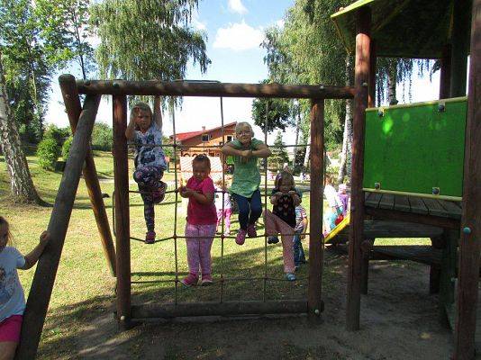 Grafika #13: Pierwsze dni w przedszkolu -zabawy w ogrodzie przedszkolnym