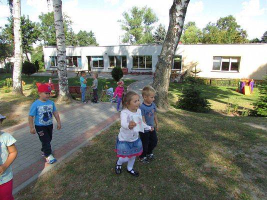 Grafika #16: Pierwsze dni w przedszkolu -zabawy w ogrodzie przedszkolnym