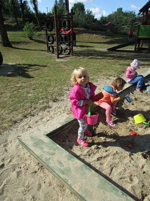 Grafika #17: Pierwsze dni w przedszkolu -zabawy w ogrodzie przedszkolnym