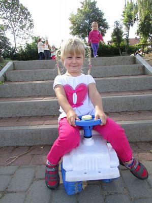 Grafika #21: Pierwsze dni w przedszkolu -zabawy w ogrodzie przedszkolnym