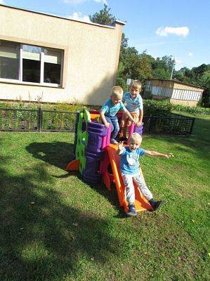 Grafika #22: Pierwsze dni w przedszkolu -zabawy w ogrodzie przedszkolnym