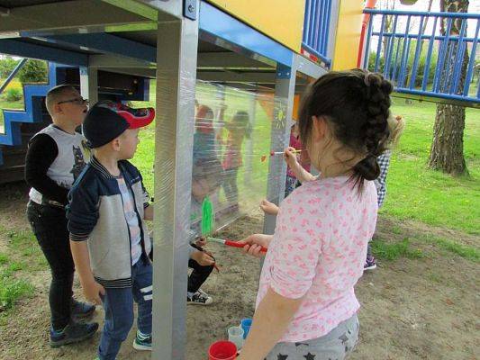 Grafika #0: 17.05.2017 Majowa łąka - malowanie na folii