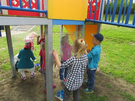 Grafika #1: 17.05.2017 Majowa łąka - malowanie na folii