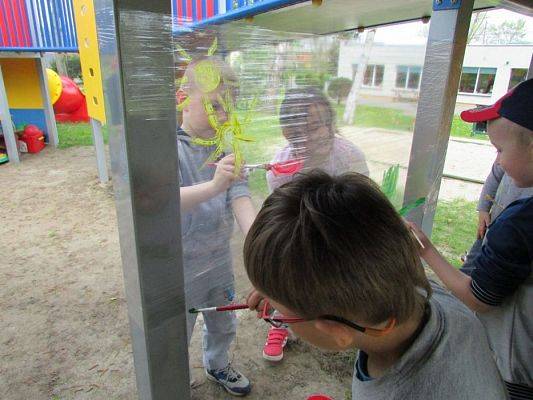 Grafika #3: 17.05.2017 Majowa łąka - malowanie na folii