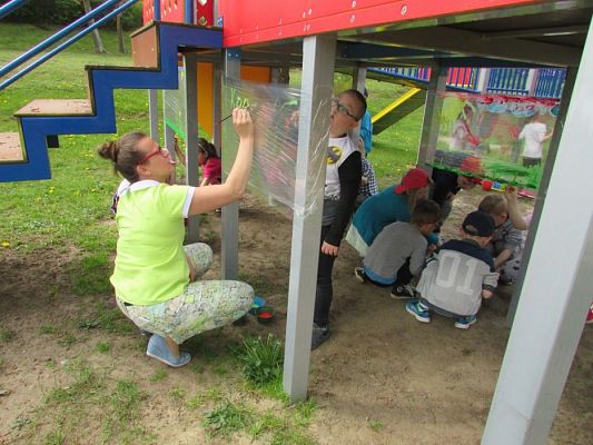 Grafika #6: 17.05.2017 Majowa łąka - malowanie na folii