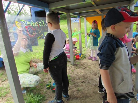 Grafika #7: 17.05.2017 Majowa łąka - malowanie na folii