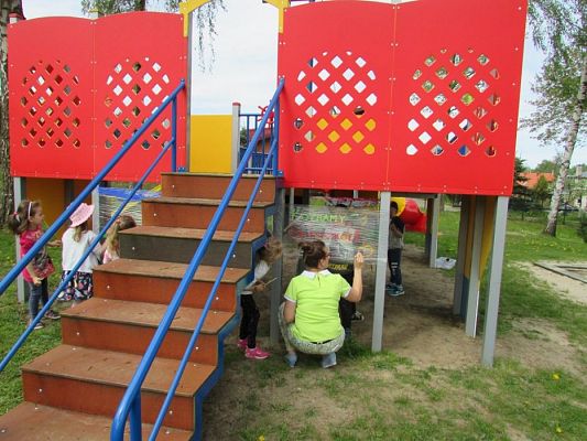 Grafika #12: 17.05.2017 Majowa łąka - malowanie na folii