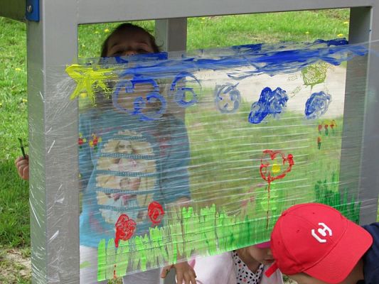 Grafika #15: 17.05.2017 Majowa łąka - malowanie na folii