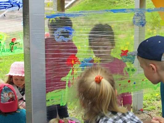 Grafika #16: 17.05.2017 Majowa łąka - malowanie na folii