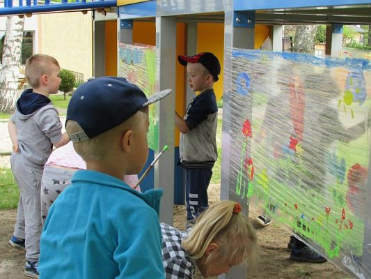 Grafika #22: 17.05.2017 Majowa łąka - malowanie na folii