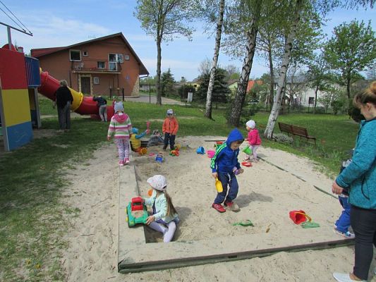 Grafika #13: 15.05.2015 Zabawy w ogrodzie przedszkolnym - gr.I