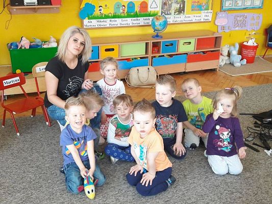 Grafika #0: 20.04.2017 Gr.I - Poznajemy zawody naszych rodziców - "Zawód fryzjerka"