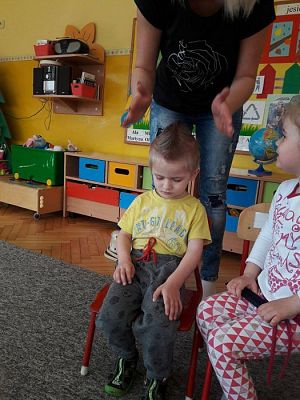 Grafika #2: 20.04.2017 Gr.I - Poznajemy zawody naszych rodziców - "Zawód fryzjerka"