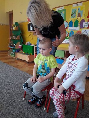 Grafika #3: 20.04.2017 Gr.I - Poznajemy zawody naszych rodziców - "Zawód fryzjerka"