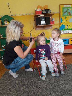 Grafika #19: 20.04.2017 Gr.I - Poznajemy zawody naszych rodziców - "Zawód fryzjerka"