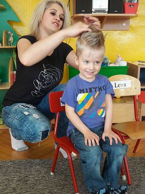 Grafika #20: 20.04.2017 Gr.I - Poznajemy zawody naszych rodziców - "Zawód fryzjerka"