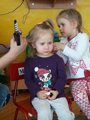 Grafika #27: 20.04.2017 Gr.I - Poznajemy zawody naszych rodziców - "Zawód fryzjerka"