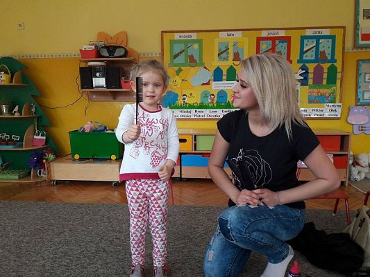 Grafika #28: 20.04.2017 Gr.I - Poznajemy zawody naszych rodziców - "Zawód fryzjerka"