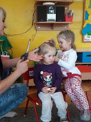 Grafika #31: 20.04.2017 Gr.I - Poznajemy zawody naszych rodziców - "Zawód fryzjerka"