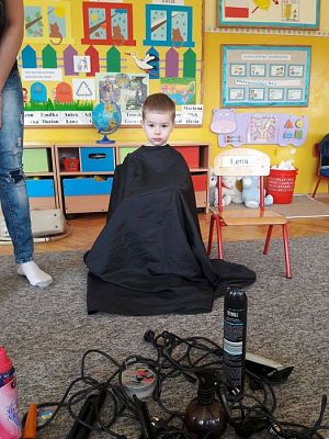 Grafika #33: 20.04.2017 Gr.I - Poznajemy zawody naszych rodziców - "Zawód fryzjerka"