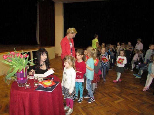 Grafika #43: 04.04.2017 Spotkanie autorskie z Elżbietą Bednarczyk