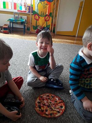 Grafika #9: 31.03.2017 Gr I - Poznajemy zawody naszych rodziców "Zawód nauczyciel-z matematyką za pan brat"