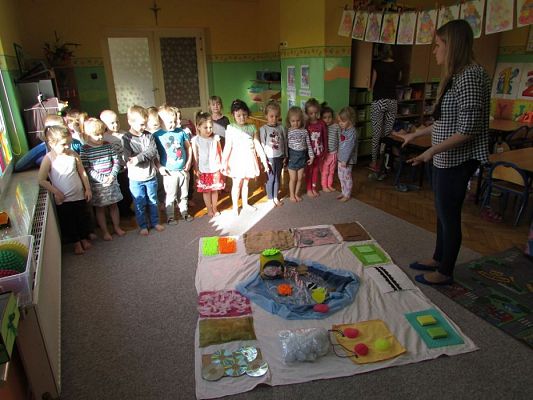 Grafika #0: 16.03.2017 Zabawy i gry rozwijające integrację sensoryczną - gr II