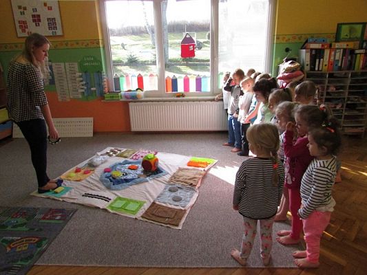 Grafika #2: 16.03.2017 Zabawy i gry rozwijające integrację sensoryczną - gr II