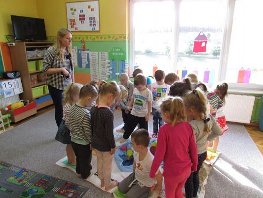 Grafika #3: 16.03.2017 Zabawy i gry rozwijające integrację sensoryczną - gr II