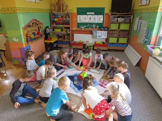 Grafika #6: 16.03.2017 Zabawy i gry rozwijające integrację sensoryczną - gr II