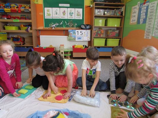 Grafika #7: 16.03.2017 Zabawy i gry rozwijające integrację sensoryczną - gr II