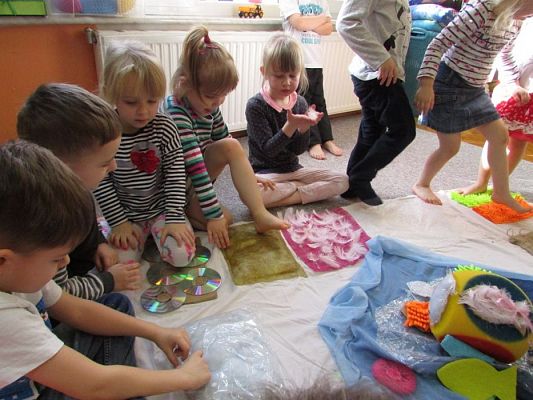 Grafika #8: 16.03.2017 Zabawy i gry rozwijające integrację sensoryczną - gr II