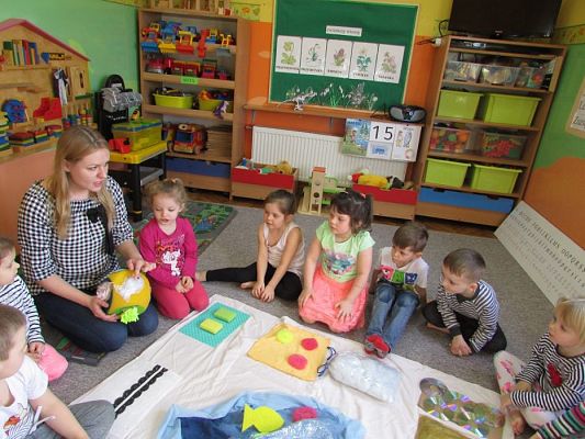 Grafika #9: 16.03.2017 Zabawy i gry rozwijające integrację sensoryczną - gr II