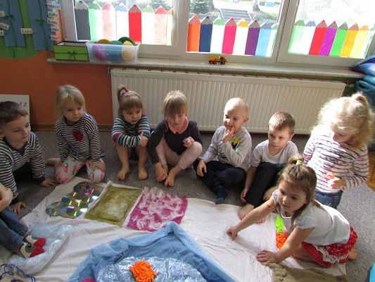 Grafika #10: 16.03.2017 Zabawy i gry rozwijające integrację sensoryczną - gr II