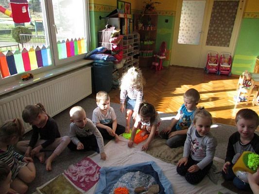 Grafika #15: 16.03.2017 Zabawy i gry rozwijające integrację sensoryczną - gr II